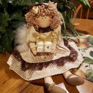 Angel with Gift Doll Sitter